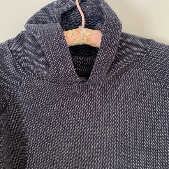 Laain Hoodie  Cropped Pullover Hoodie. Sz: Medium (8). Please note measurements. - Picture 3 of 17